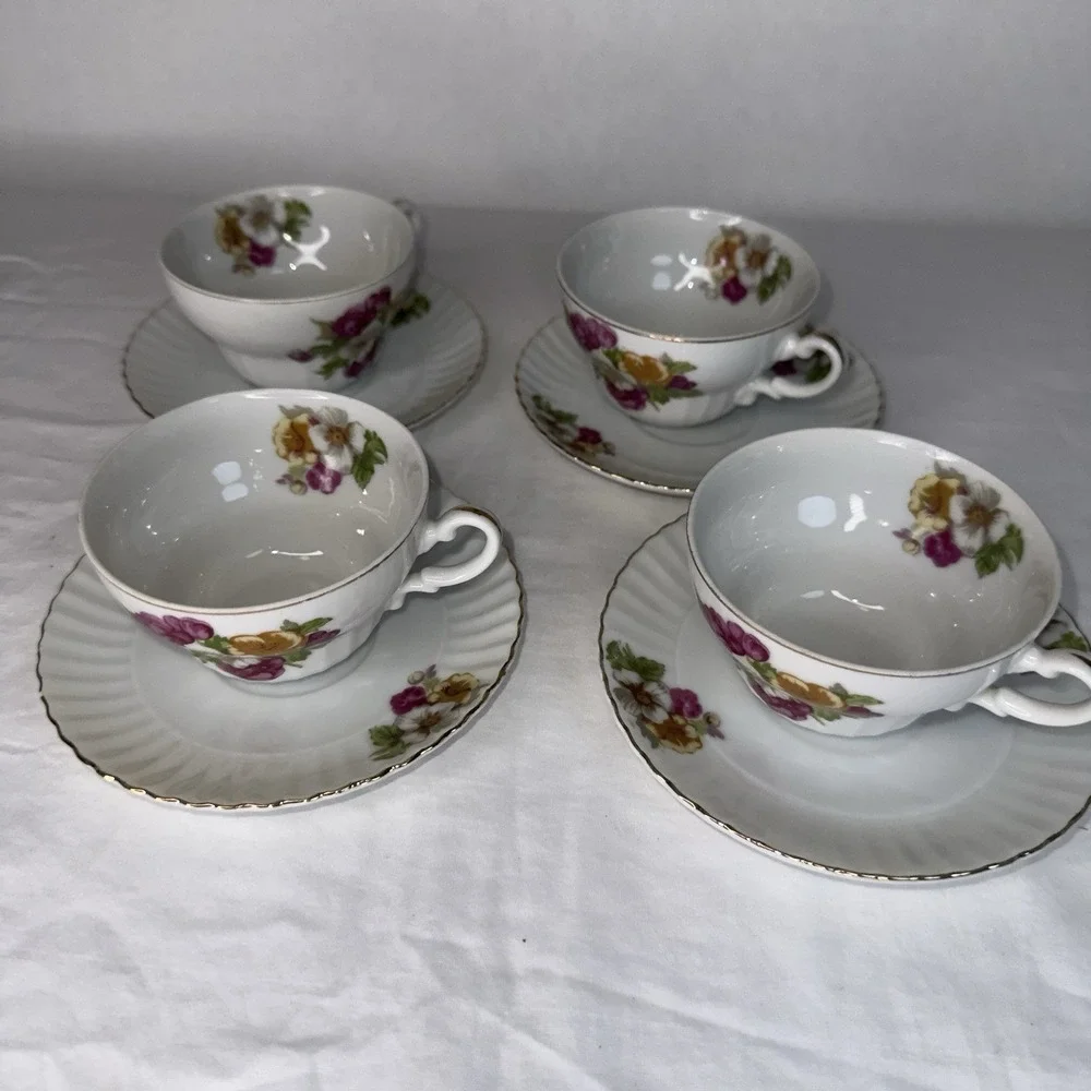 Made in Japan Tea Cup and Saucer Set Vintage Floral Gold‎ Trim White 4 Sets